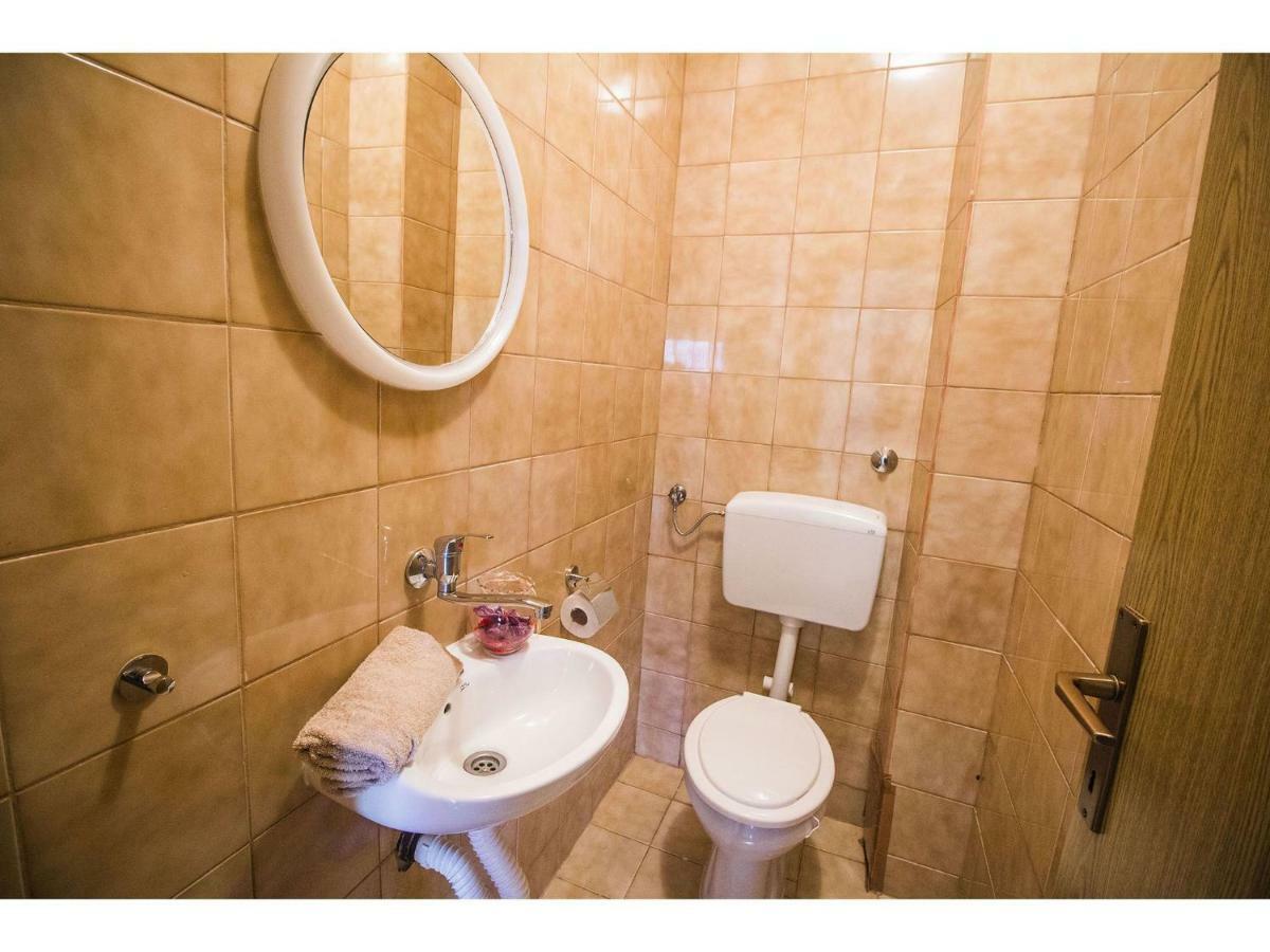 Apartment Josip ポドストラナ エクステリア 写真