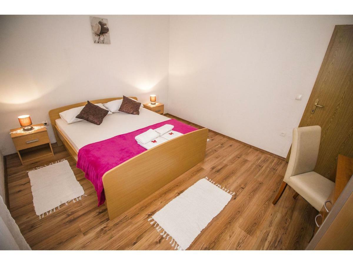 Apartment Josip ポドストラナ エクステリア 写真