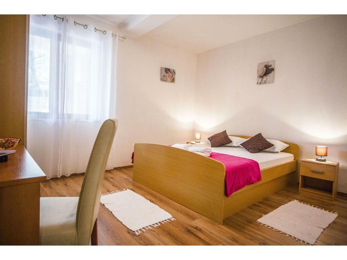 Apartment Josip ポドストラナ エクステリア 写真